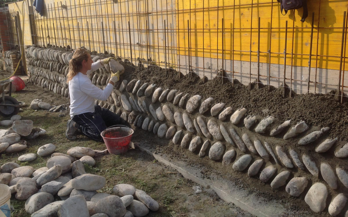 Muro con pietre di fiume ~ canlic for . Rivestimento spaccati pietra grigia