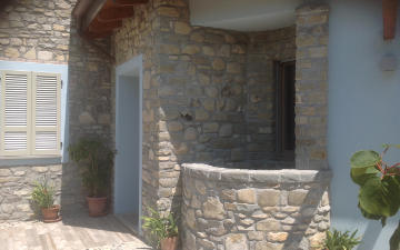 Rivestimento Villa con lavorazione delle pietre naturali