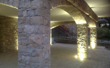 Rivestimento di Pilastri ed archi in Pietra di Credaro lavorati a secco